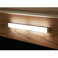 LED dimmable sous un éclairage d&#39;armoire avec capteur de mouvement